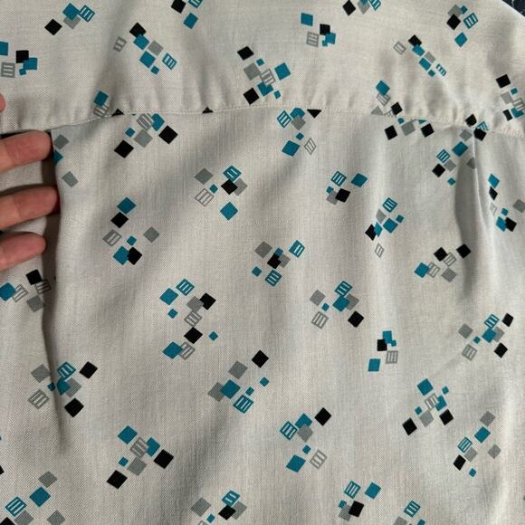 Men’s Silk Vintage Medium Button up shirt. - Picture 9 of 10